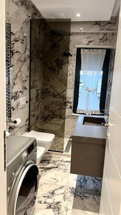 Zeus Tirana Suite Deluxe Buitenkant foto