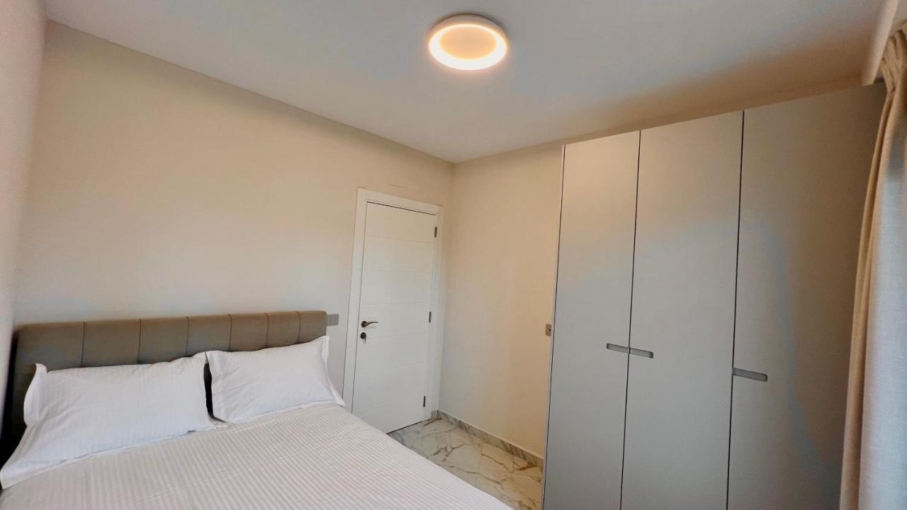 Zeus Tirana Suite Deluxe Buitenkant foto