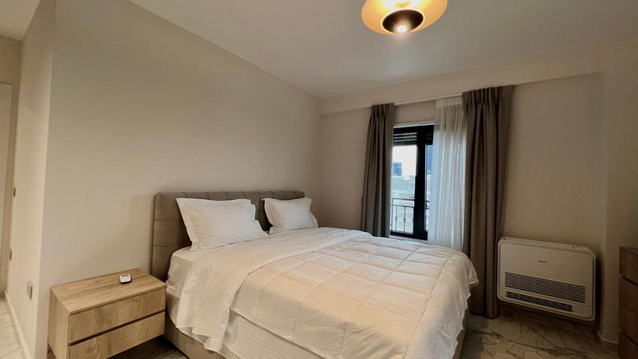 Zeus Tirana Suite Deluxe Buitenkant foto