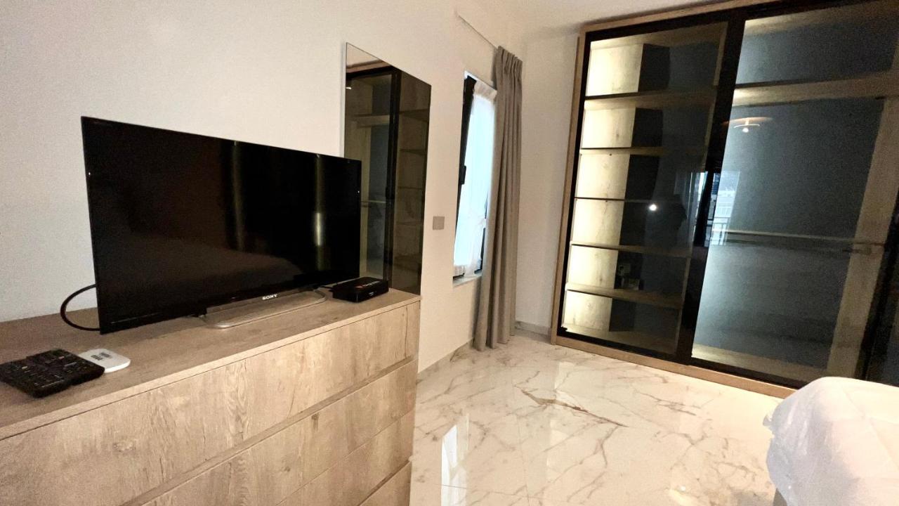 Zeus Tirana Suite Deluxe Buitenkant foto