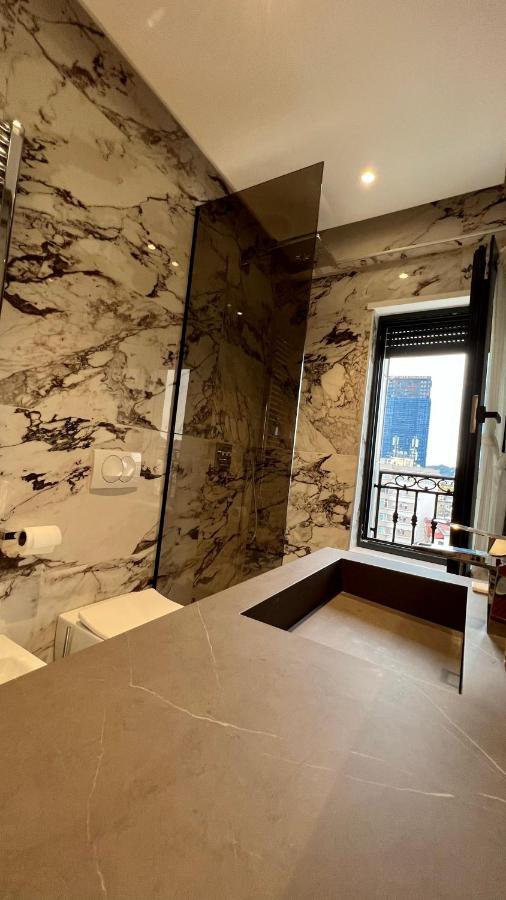 Zeus Tirana Suite Deluxe Buitenkant foto